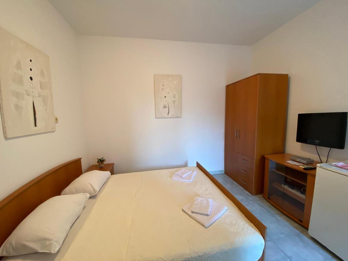 Apartments Mandarina Garden Petrovac Exterior foto