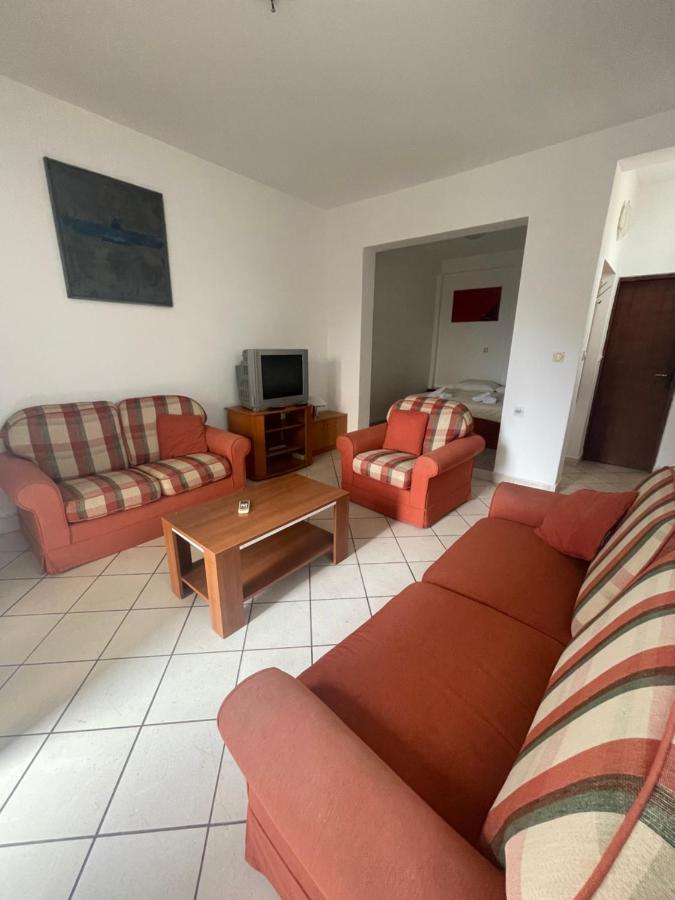Apartments Mandarina Garden Petrovac Exterior foto