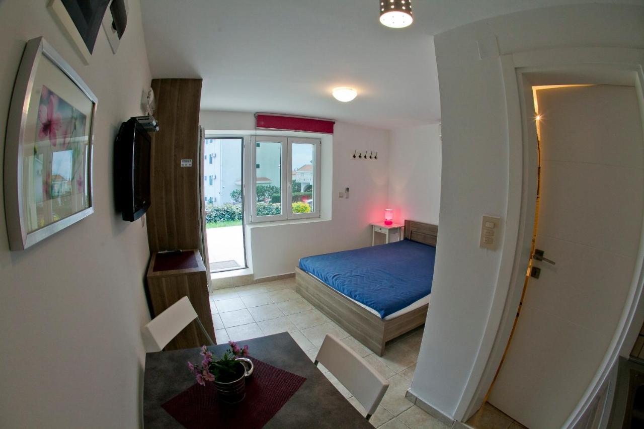Apartments Mandarina Garden Petrovac Cameră foto